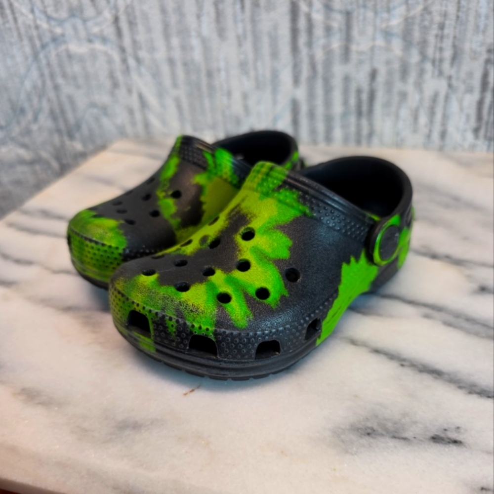 Kids Green and Black Clogs C7